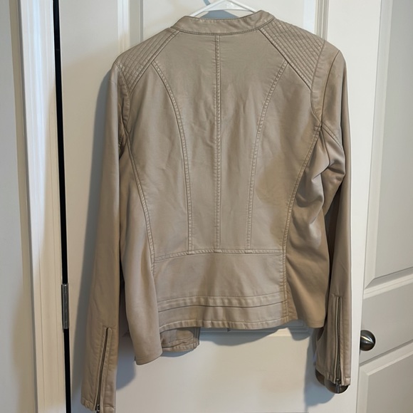 Jacket - Picture 5 of 5